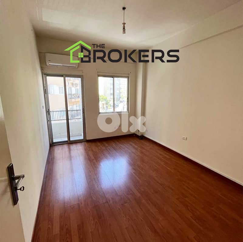 Office for Rent in Monot مكتب للايجار في مونو 0