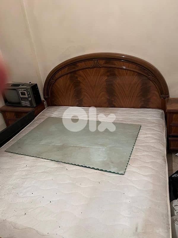 غرفة نوم كاملة خشب قديمة بحالة جدا جيدة 1