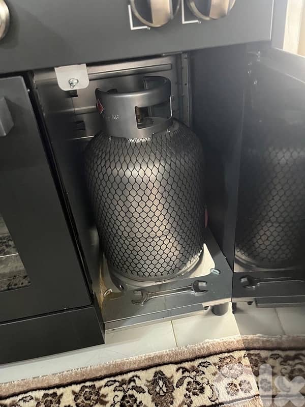 غاز اسود وفضي 3