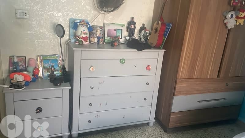 wardrobe commons desk table 0