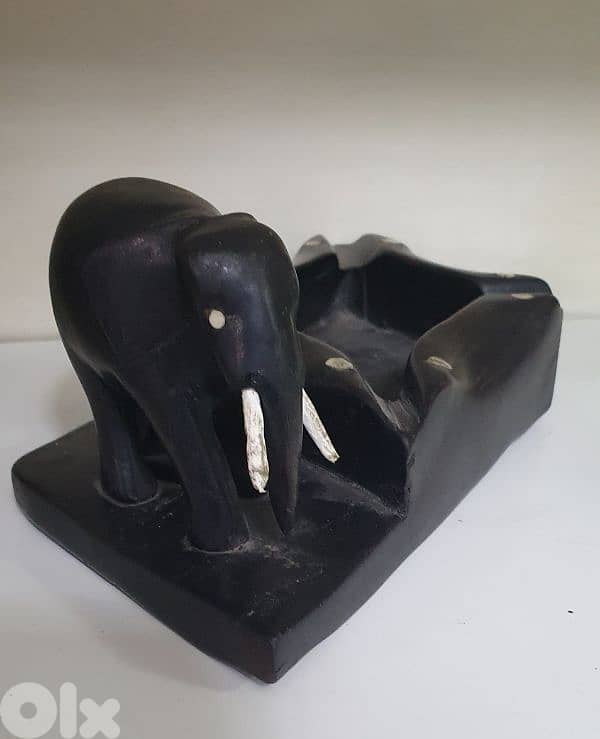 منفضة & فيل خشب ابانوس و نقط عاج شغل يدوي 1