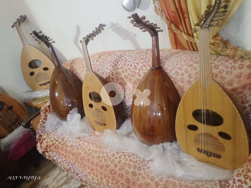 عود مميز بسعر مميز وكل عود مع شنطة وريش 15