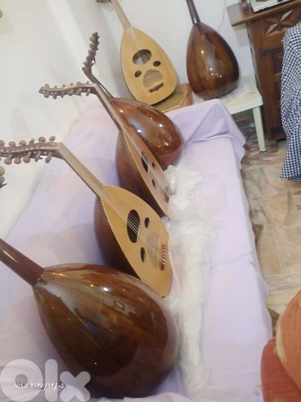 عود مميز بسعر مميز وكل عود مع شنطة وريش 18