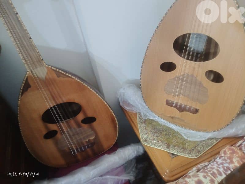 عود مميز بسعر مميز وكل عود مع شنطة وريش 19