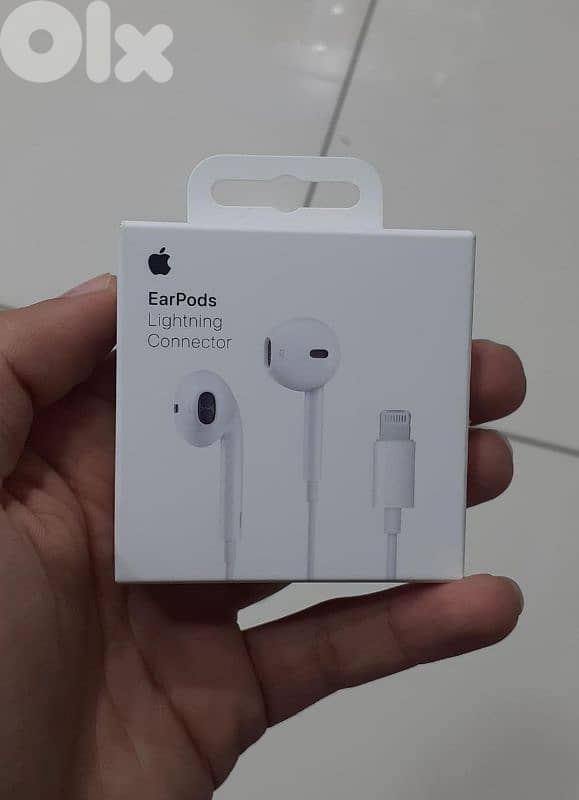 Apple EarPods lightning connector 0