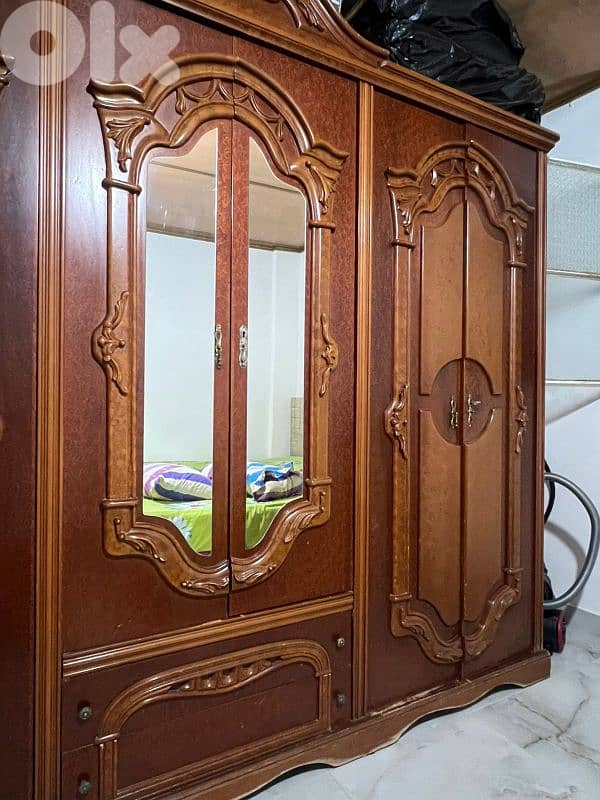 خزانة ستة درف مستعملة لكن بحالة جيدة 5