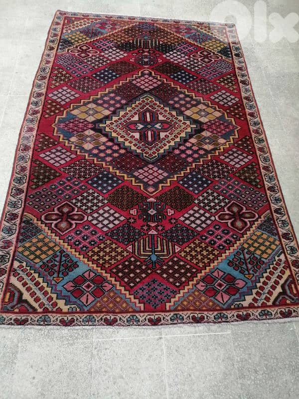 سجاد عجمي بختيار قديم بحالة جيدة 0