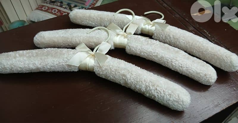 Hangers تعاليق 1