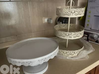 cup cakes and cakes trays