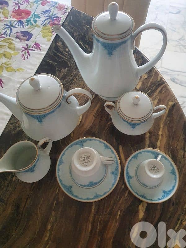 Noritake Dinner Set, French Crystal Glasses Set & high-end Silverware. 2