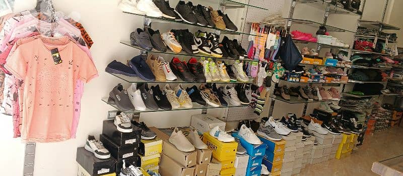 تصفية محل كامل بضاعة جديدة 11