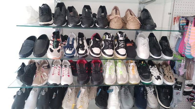 تصفية محل كامل بضاعة جديدة 17