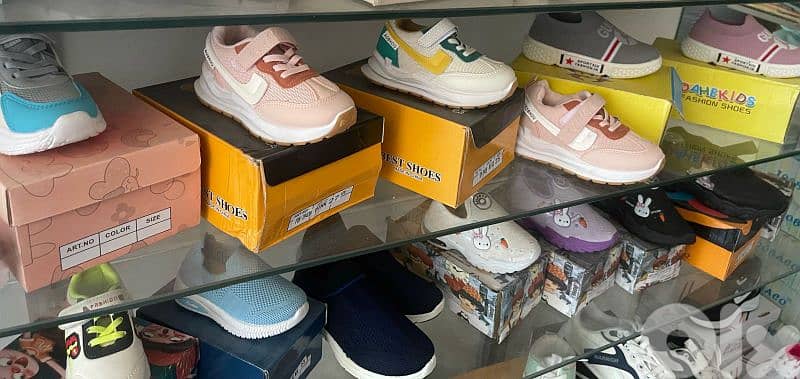 تصفية محل كامل بضاعة جديدة 18