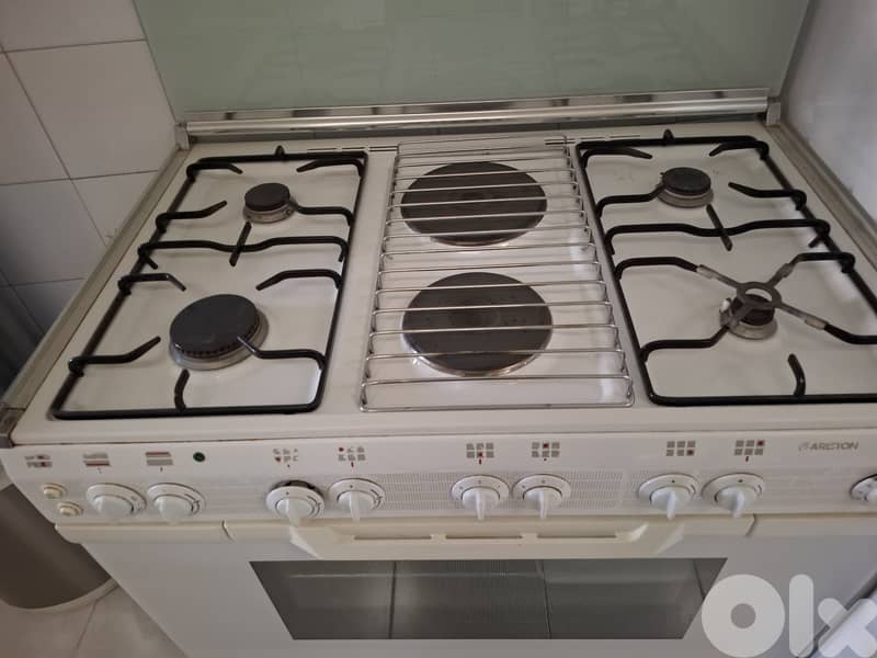 Used only a little 90 cm white oven 1