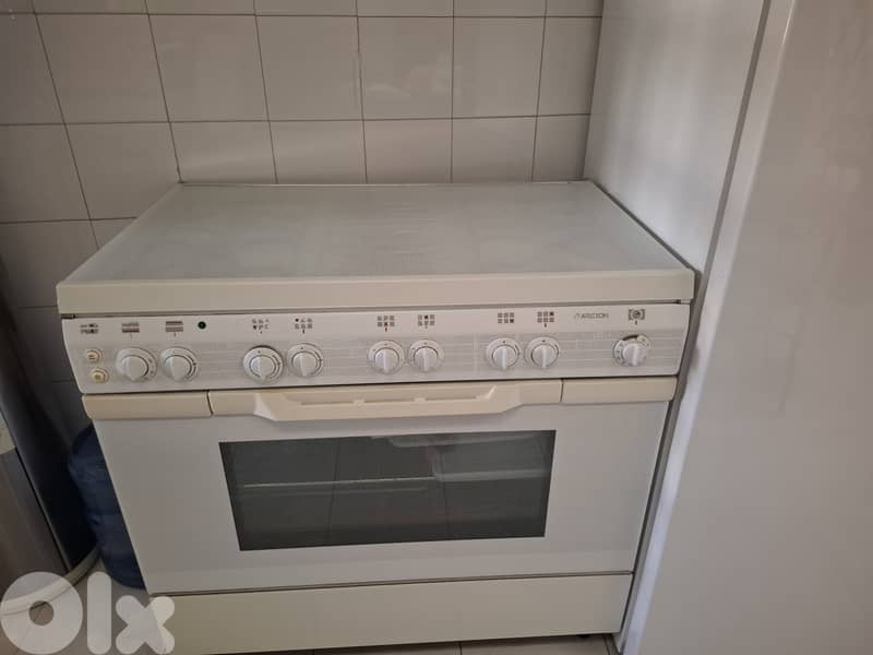 Used only a little 90 cm white oven 2