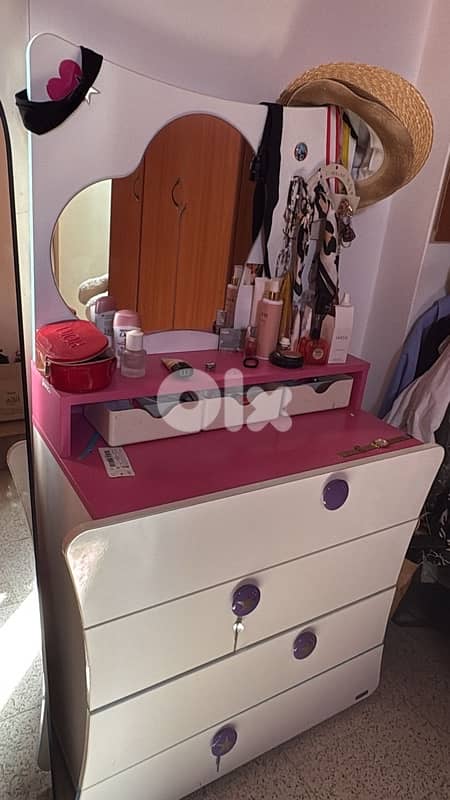 غرفة نوم كاملة شبه جديدة – سعر مميز 1