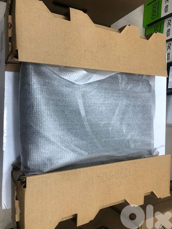 ps4 slim motel el jdede ma3o Maske asleyeh wel 3elbe لسعر قابل للتفاوض 0