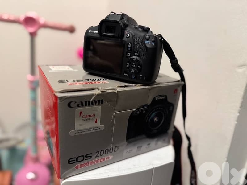 Canon EOS 2000D 2