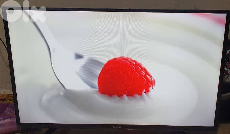 شاشة Hisense  smart tv الحاله ممتاز بعدو بل نايلو عله جديد 0