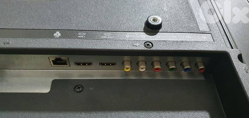 شاشة Hisense  smart tv الحاله ممتاز بعدو بل نايلو عله جديد 2