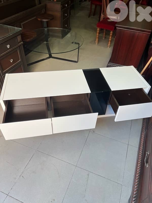 طاولة tv شغل استقبال شبه جديدة 0