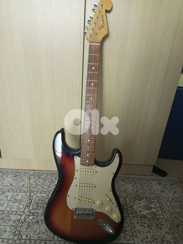 electric guitar and silvertone amplifier+pick+strap (starter pack) 1