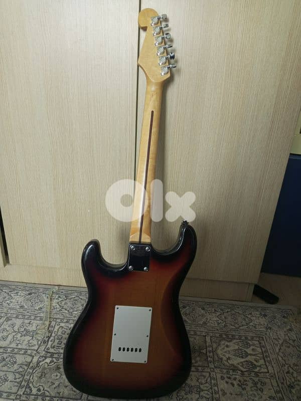 electric guitar and silvertone amplifier+pick+strap (starter pack) 2