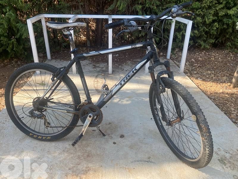 3 Trek 820 black + 1 hummer bike kids 1