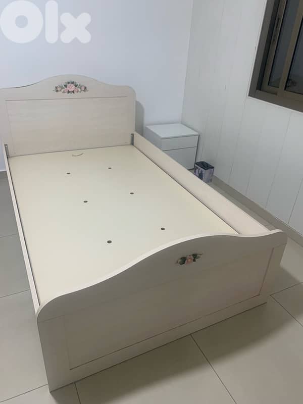 Bed for the room 1