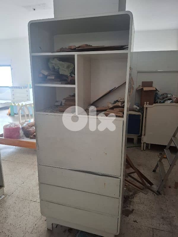 old furniture in a gallery 0