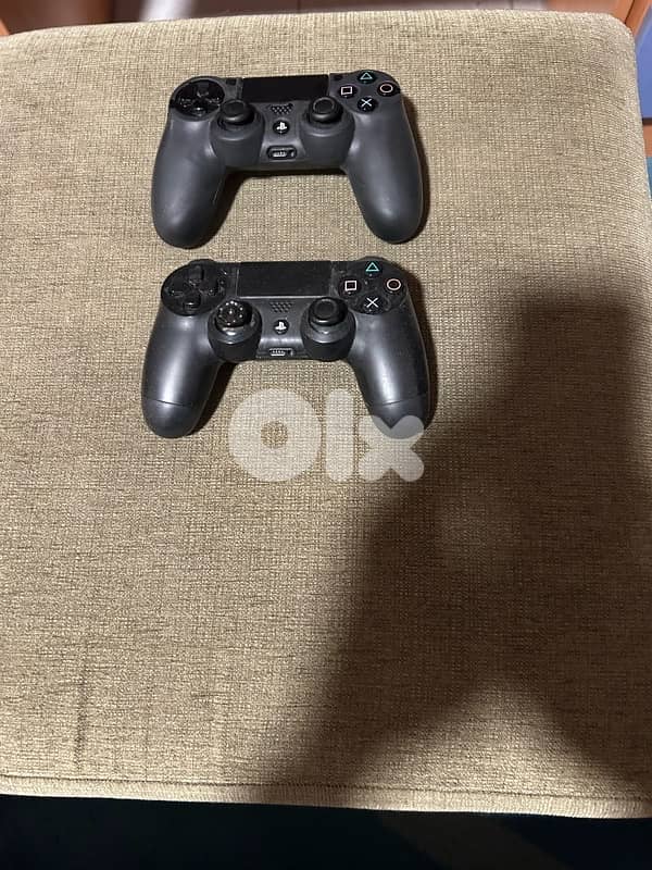PS4 with CONSOLES AND CDS for sale 1