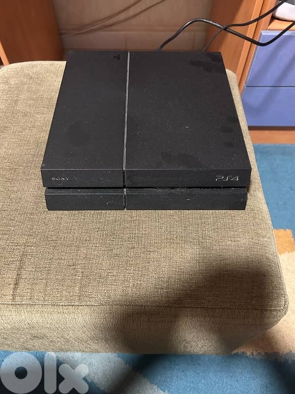PS4 with CONSOLES AND CDS for sale 2