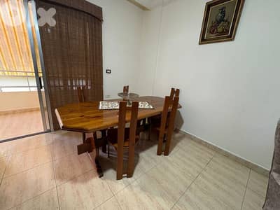 طاولة سفرة مع فيترين