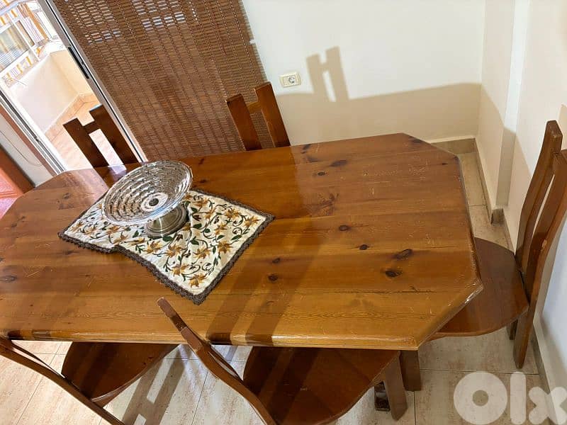 طاولة سفرة مع فيترين 1