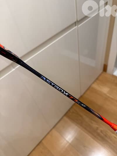 Yonex astrox 77play with custom red strings with a yonex carry bag