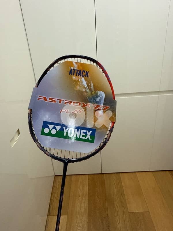Yonex astrox 77play with custom red strings with a yonex carry bag 3