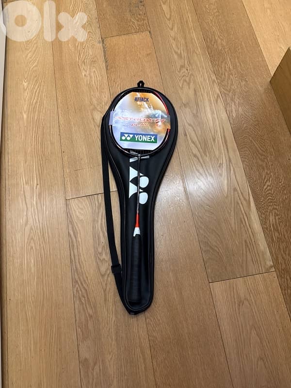 Yonex astrox 77play with custom red strings with a yonex carry bag 4