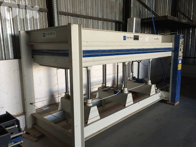 مكبس ومقطع وخياطة قشرة ايطالي للبيع 1