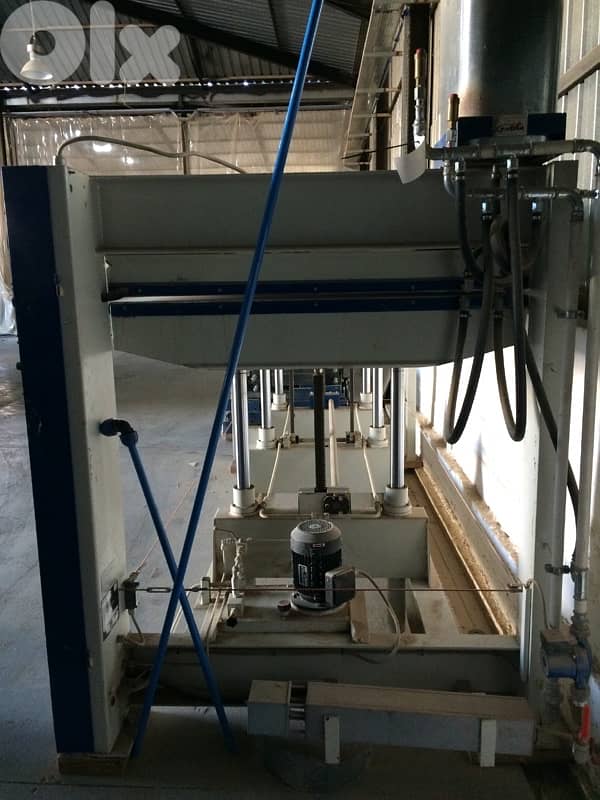 مكبس ومقطع وخياطة قشرة ايطالي للبيع 2