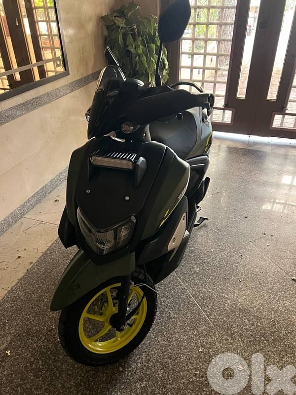 Yamaha zr 125 , 1800 km only 8