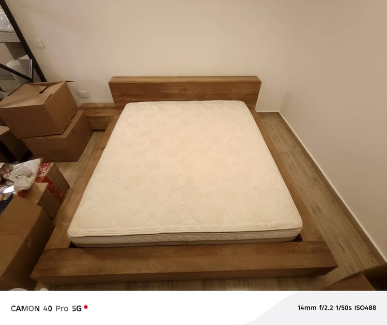 4 piece heavy wood king bed 0