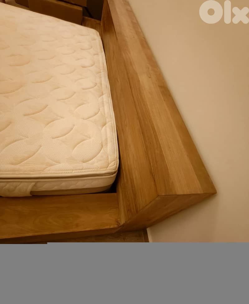 4 piece heavy wood king bed 1