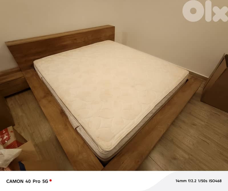 4 piece heavy wood king bed 2