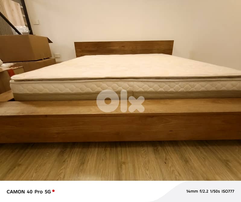4 piece heavy wood king bed 3