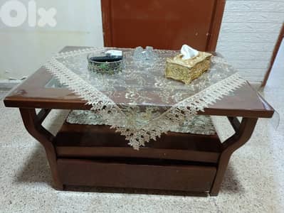 طاولة للبيع