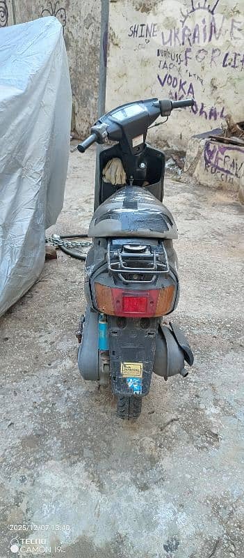 Yamaha jog artistic scooter 1