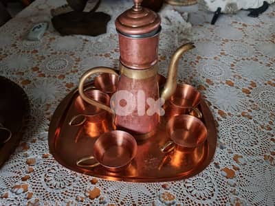 طقم قهوة نحاس قديم مع صينية و فناجين – ديكور مميز طقم قهوة نحاس قديم مع صينية و فناجين – ديكور مميز