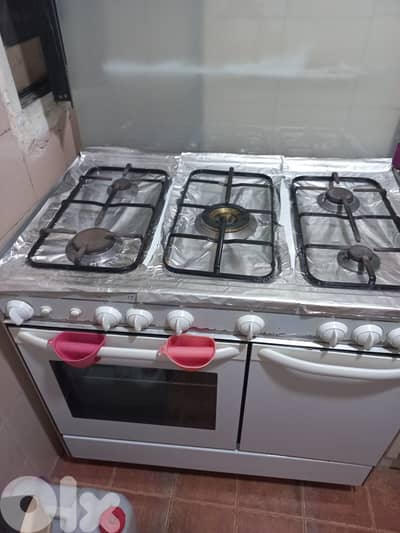 غاز وفرن بحالة ممتازة غاز وفرن بحالة ممتازة