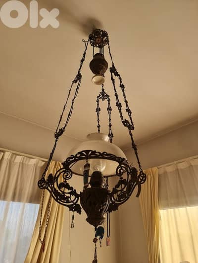 ثريا نحاس معلّقة قديمة بزجاج أبيض – قنديل أنتيك مميز ثريا نحاس معلّقة قديمة بزجاج أبيض – قنديل أنتيك مميز