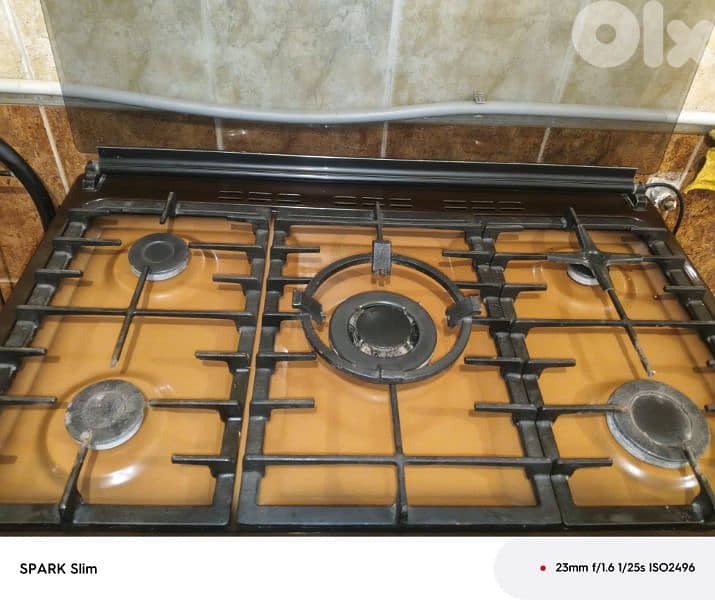 براد LG  شغال وكتير نضيف 200$  وغاز ست عيون كتير نضيف مع فرن شغال 150$ 2